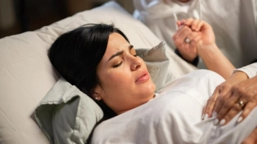 Baru saja Melahirkan, Ibu-ibu Ini Terjun ke Sawah saat Diantar Pakai Ambulans