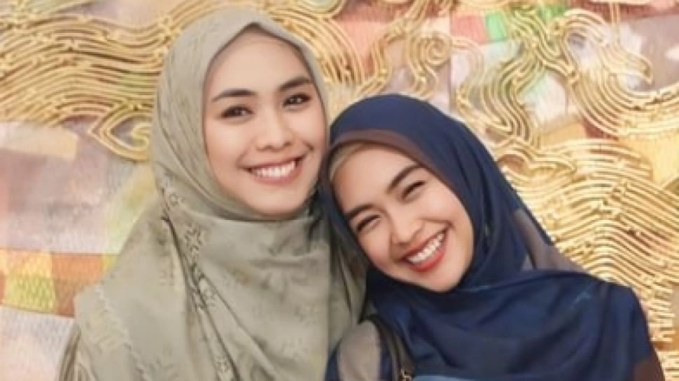 Dilakukan Oki Setiana Dewi, Makan di Depan Orang Puasa Dosa Gak Sih? Ini Kata Ustaz Khalid Basalamah Inbox bimo