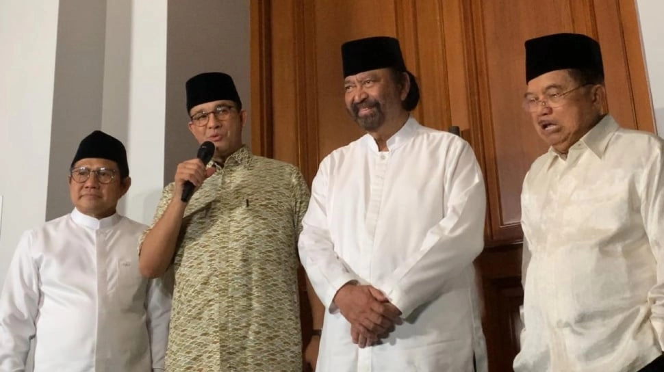 Kontrasmu Bisu! Pendukung Teriak di Jalanan, Anies Asyik Bukber Para Elit
