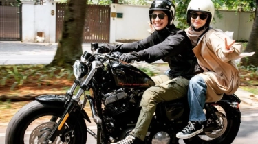 Stylish dan Nyaman, Contek 6 OOTD Motoran Buat Hijabers ala Dian Ayu