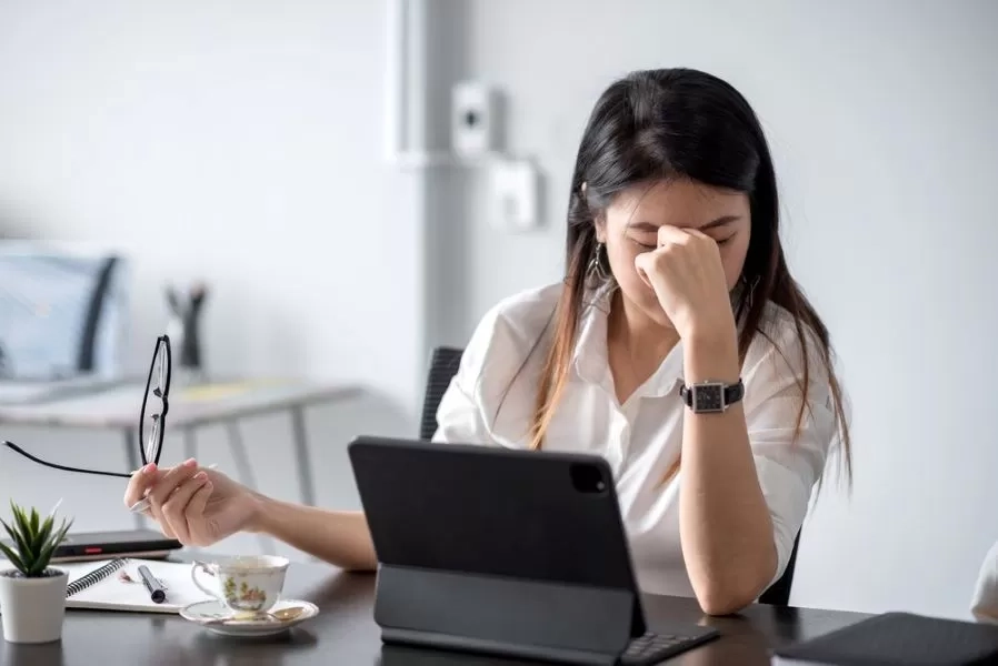 4 Tips Mengatasi Bias Negatif: Kendalikan Perasaanmu!