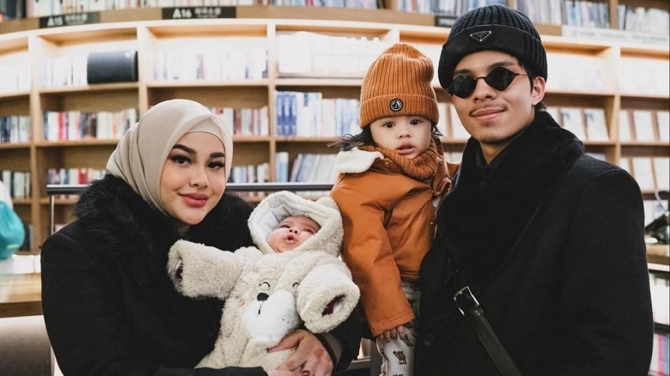 Umur Belum Genap Setahun, Azura Anak Aurel Hermansyah Keciduk Pakai Dress Seharga HP Evercoss