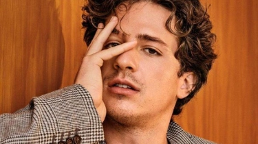 Terjemahan Lirik Lagu Attention - Charlie Puth: You Just Want Attention, You Don't Want My Heart