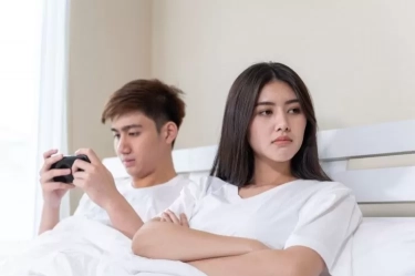 Merasa Digantungin Pasanganmu? Berikut 7 Ciri-Ciri Kekasih yang Tidak Serius Dalam Hubungan Cinta