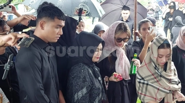 Potret Kedekatan Stevie Agnecya dan Fuji, Pantas Sesedih Itu Saat Dapat Kabar Meninggal Dunia