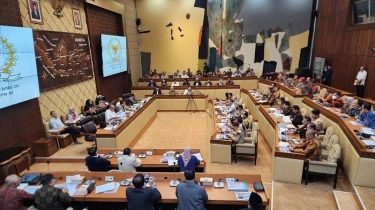 AHY Dikawal Sang Adik Ibas Saat Raker Perdana di Komisi II DPR RI
