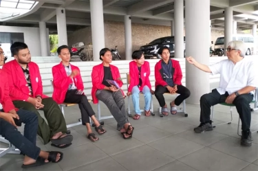 KKN Tematik Universitas Pembangunan Jaya di Kampung Ilmu Purwakarta: Pembelajaran di Luar Sekat Akademik