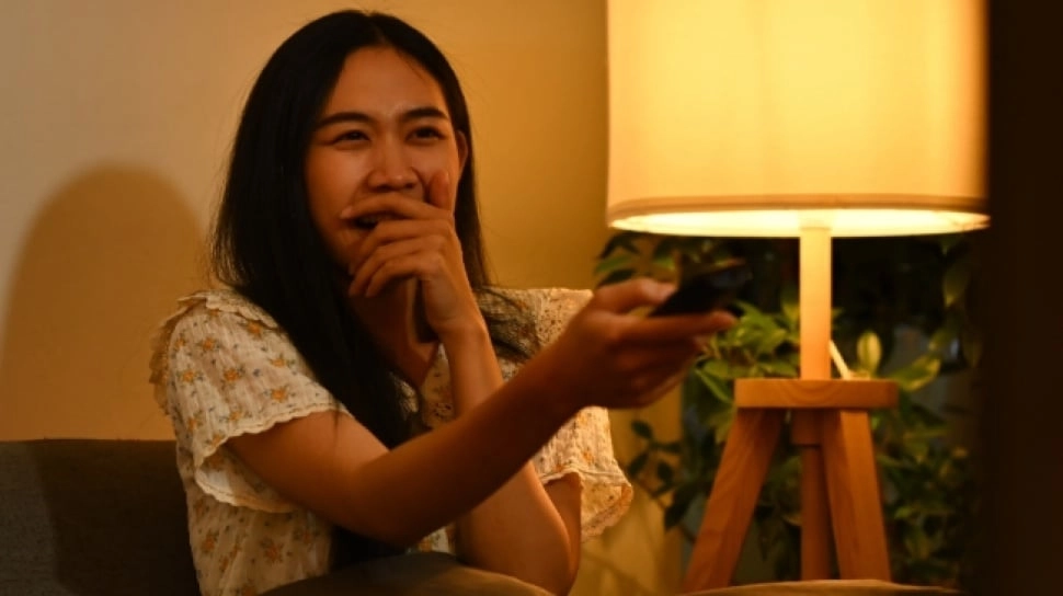 Nonton Infotainment Saat Berpuasa, Seperti Apa Hukumnya?