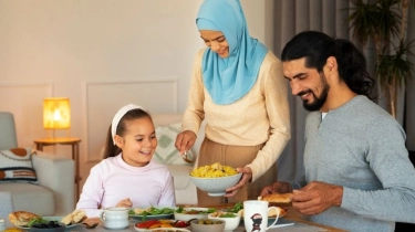 Tips untuk Tetap Fit Selama Bulan Puasa Bersama dari Dokter Gizi, Catat Yuk!