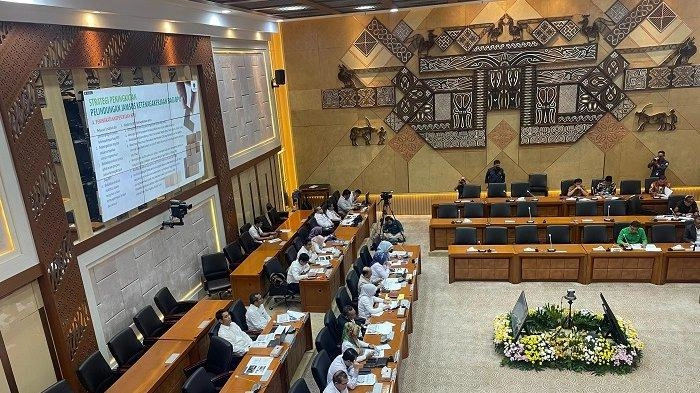 DPR Minta Menaker Revisi Aturan Agar Pengemudi Ojol dan Kurir Logistik Terima THR