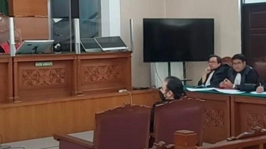 Momen Dito Mahendra Tatap Tajam Jaksa Saat Dituntut 1 Tahun Penjara Terkait Kasus Senjata Api Ilegal