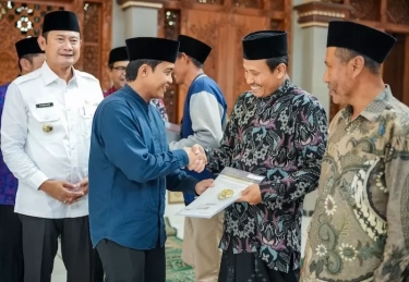 Dukung Deradikalisasi, Wamen ATR Sertifikasi Tanah Pesantren Keluarga Amrozi