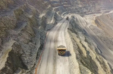 Terdampak Cuaca Ekstrem, Produksi Emas dan Tembaga AMMN pada 2023 Terkikis Lebih dari 30 Persen