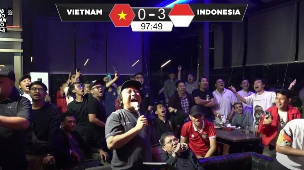 Bung Towel Lemas Lihat Timnas Indonesia Bantai 3-0 Vietnam, Netizen: Dia Warga Mana Sih?