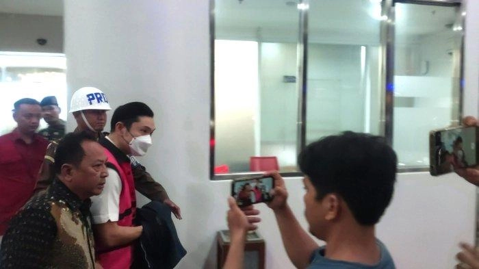 Jadi Tersangka ke-16 Korupsi Timah, Suami Sandra Dewi, Harvey Moeis Ditahan di Rutan Kejari Jaksel