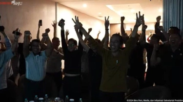 Senangnya Jokowi Nobar Timnas Menang Lawan Vietnam, Sampai-sampai Acungkan Jari 1, 2, 3