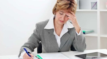 Tak Cuma Perubahan Siklus Menstruasi, Perempuan Juga Bisa Alami Gejala Menopause yang Parah