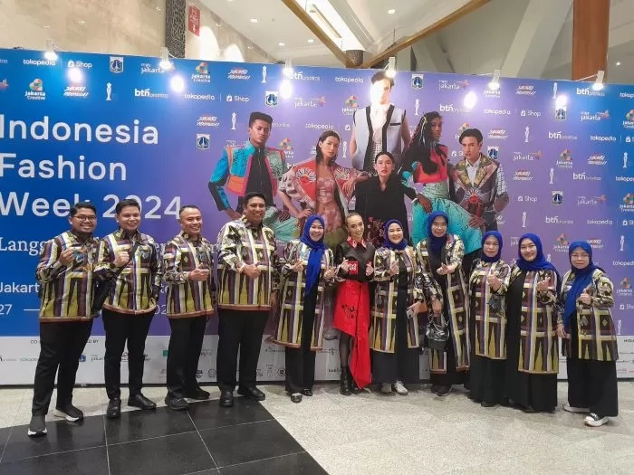 Karya Busana Bertema Metamorposa Nanda Maharani di Ajang Indonesia Fashion Week (IFW) 2024 Tampil Memukau