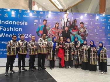 Karya Busana Bertema Metamorposa Nanda Maharani di Ajang Indonesia Fashion Week (IFW) 2024 Tampil Memukau