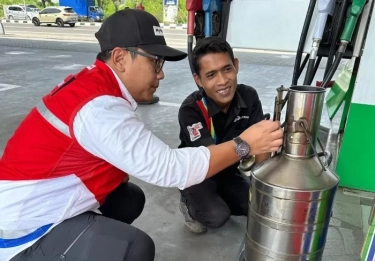 Lakukan pemeriksaan Quality & Quantity di SPBU, Pertamina SA Cirebon memberikan kenyamanan konsumen Jelang Idul Fitri