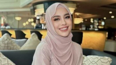 Putrinya Terekam CCTV Dipukul hingga Dijambak oleh Pengasuhnya, Emy Aghnia Salahkan Diri