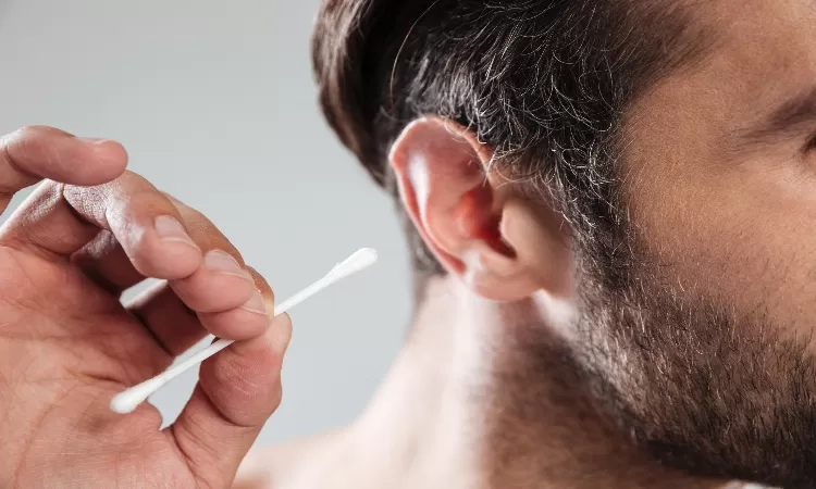 Lebih Aman dan Minim Resiko, 4 Cara Ampuh Membersihkan Kotoran Telinga Tanpa Cotton Buds