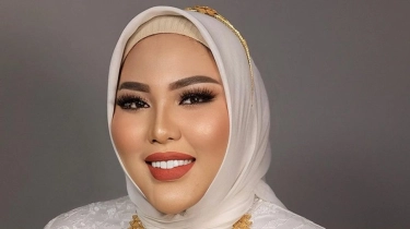 Segini Kekayaan Mira Hayati, Viral Lagi Gegara Pakai Jilbab Emas
