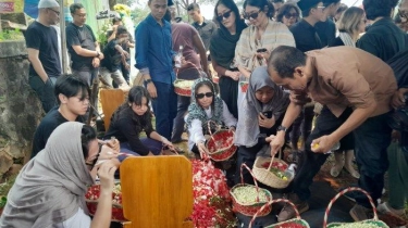 Rintihan Anak Sulung Hilbram Dunar di Pusara Sang Ayah: Papa Sudah Tidak Sakit