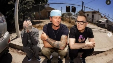 Terjemahan Lirik Lagu I Miss You - Blink 182: Hello There, the Angel From My Nightmare