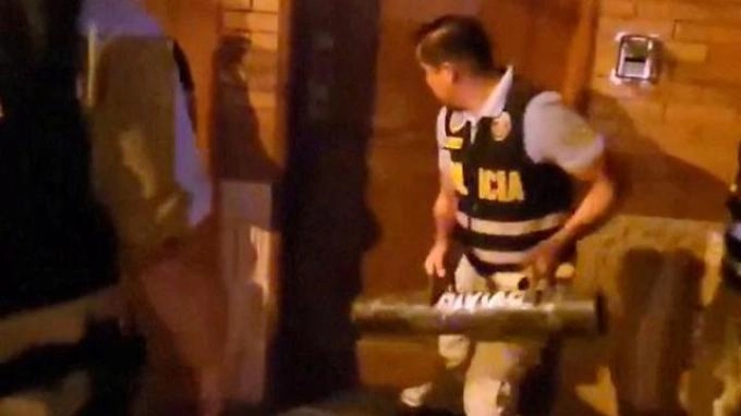 VIDEO Polisi Gerebek Rumah Presiden Peru: Dobrak Pintu, Cari Jam Rolex, Boluarte: Saya Bukan Maling