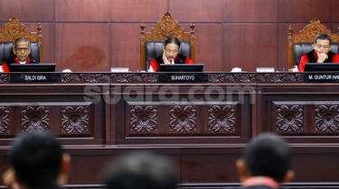 Ketua MK Tegur Ketua KPU Tidur di Sidang Sengketa Pilpres: Semangat Sedikit!