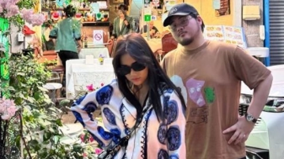 Mirip Baju Tidur, Outfit Fuji saat Liburan di Thailand Harganya Bukan Main