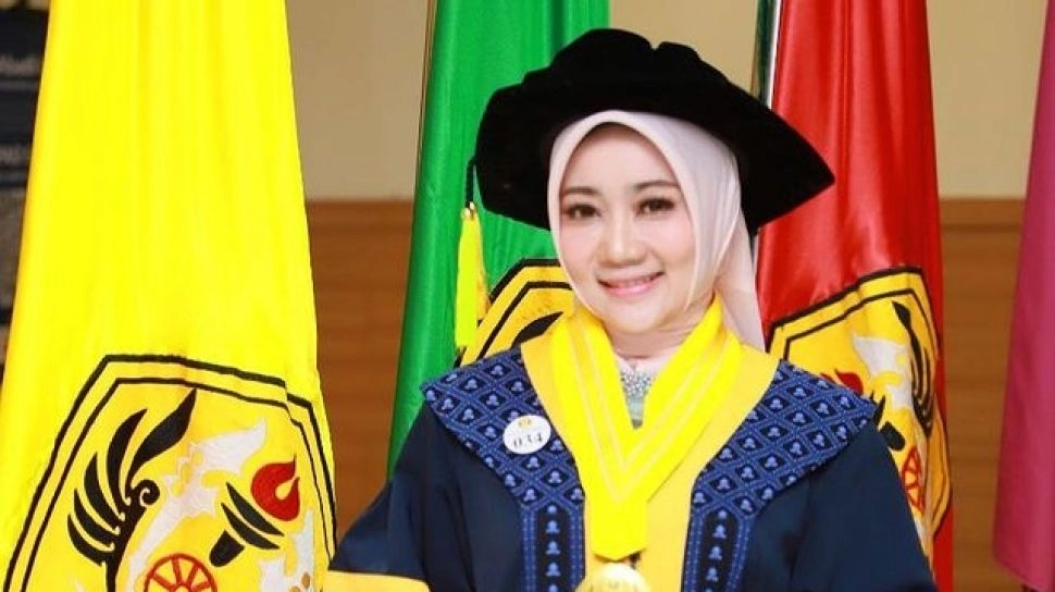 Tampil Kece Jadi Dosen, Prestasi Atalia Praratya Istri Ridwan Kamil Ternyata Bukan Kaleng-kaleng