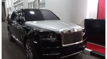 Parkir di Gedung Kejagung, Rolls Royce dan Mini Cooper Harvey Moeis Disita Buntut Korupsi Timah