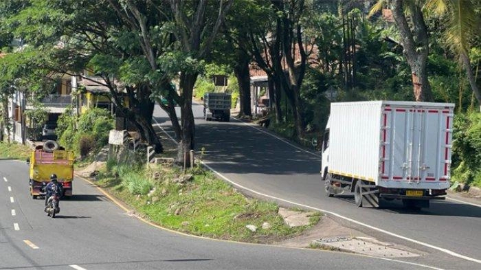 Waspada saat Lintasi Simpang Cagak Nagrek, Kondisi Jalan Menurun dan Tak Ada Papan Petunjuk
