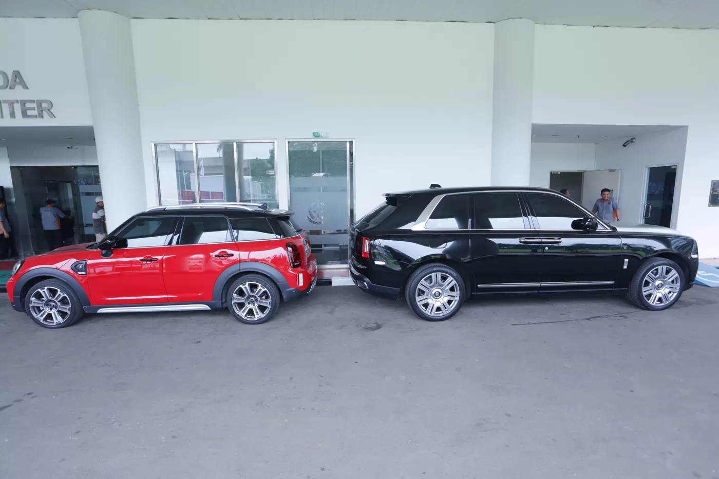 Ditetapkan Sebagai Tersangka, Mobil Mewah Milik Suami Sandra Dewi Disita Penyidik Kejagung!