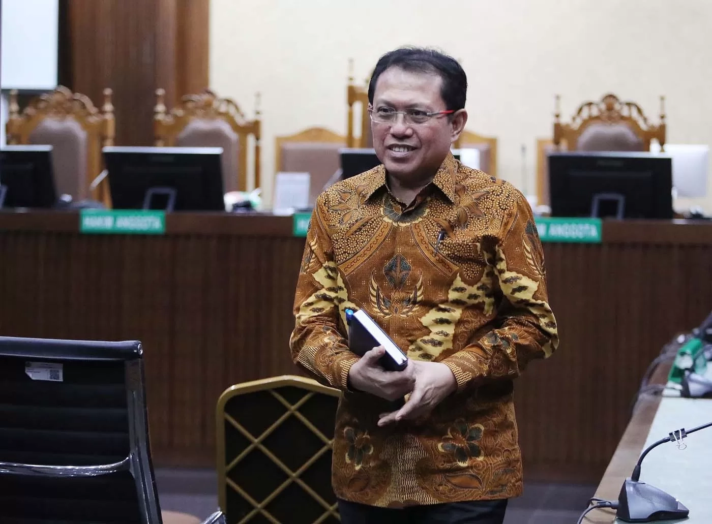 Terbukti Terima Suap Pengurusan Perkara, Sekretaris MA Hasbi Hasan Divonis 6 Tahun Penjara
