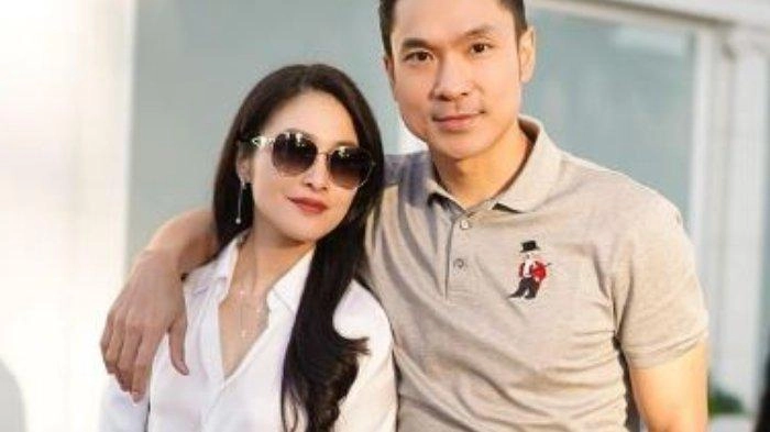Penggeledahan Berjalan Alot, Kejagung Berhasil Amankan 2 Mobil dan Laptop dari Kediaman Sandra Dewi