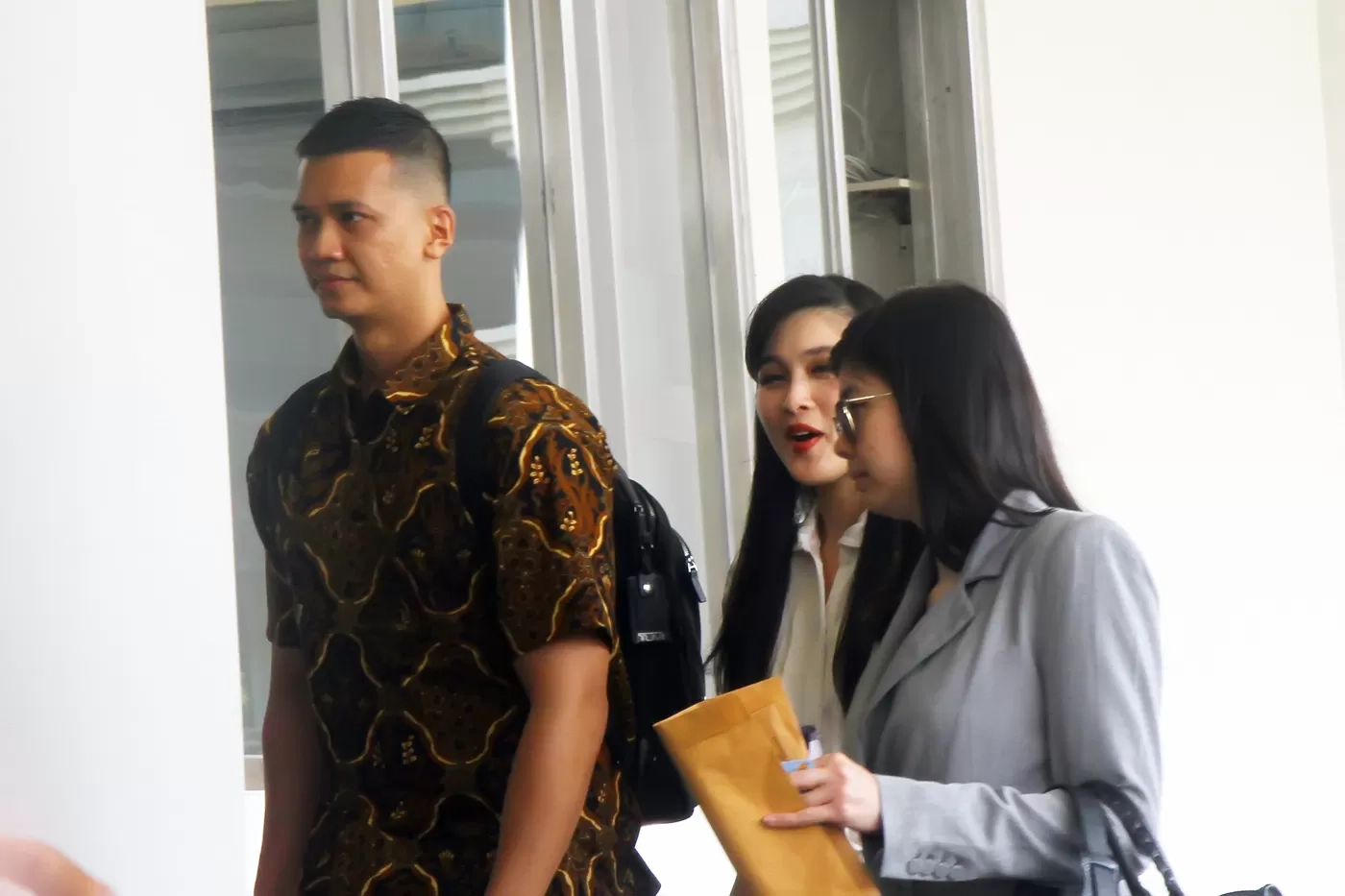 Sandra Dewi Minta Wartawan Jangan Bikin Berita Tidak Benar, Begitu Ditanya Soal Apa Malah Senyum dan Kabur