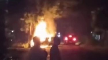 Ramadan Kelabu! Detik-detik Mobil Terbakar di Ponorogo, Calon Pengantin Ikut Terpanggang
