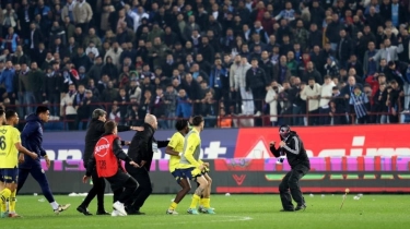 Suporter Serang dan Pukuli Pemain Fenerbahce, Trabzonspor Didenda Rp1,5 Miliar