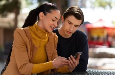 10 Teknik Memulai Percakapan Dengan Wanita, Perhatikan Juga 5 Kesalahan Umum Agar Tidak Gagal Total