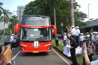 Gelar Mudik Gratis, ID FOOD Berangkatkan Ratusan Pemudik ke Semarang hingga Surabaya