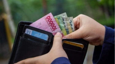 Jangan Sampai Habis Sia-Sia, Ini Cara Mengelola THR yang Tepat untuk Single dan Menikah