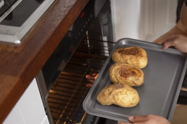 Simak 6 Cara Membersihkan Oven Tangkring dengan Bahan Sederhana, Karat dan Noda Membandel Bisa Hilang Seperti Baru Beli
