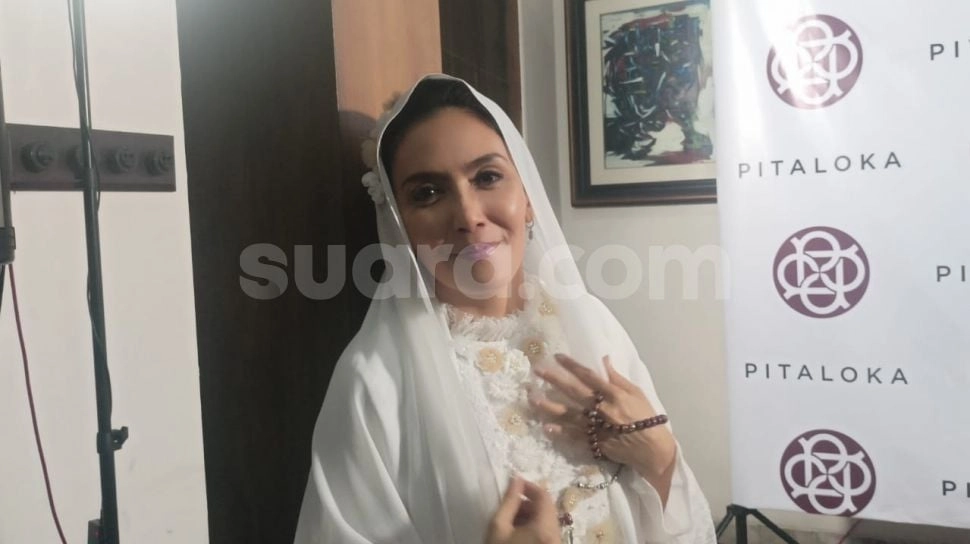 Lahir di Keluarga Muslim, Cerita Rieke Diah Pitaloka Baru Mantap Beragama Islam di Usia 23 Tahun