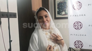 Lahir di Keluarga Muslim, Cerita Rieke Diah Pitaloka Baru Mantap Beragama Islam di Usia 23 Tahun