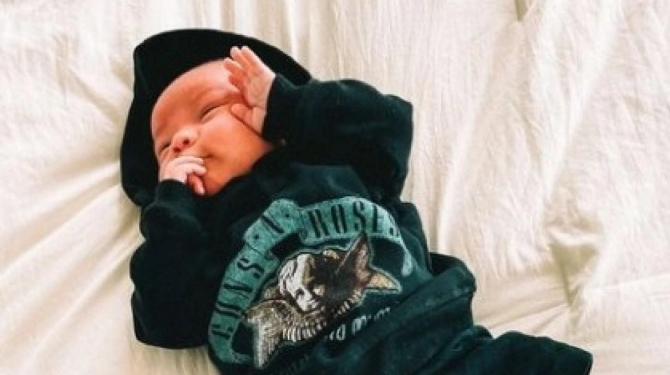 OOTD Baby Issa Rayakan Ultah di Panti Asuhan: Terlihat Sederhana dengan Sepatu Rp 500 Ribu