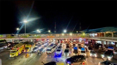 H-4 Lebaran, Pelabuhan Merak Banten Mulai Ramai Sejak Sabtu Dini Hari