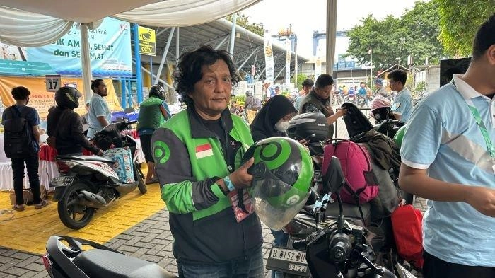 Ojol Ini Mudik Dadakan Selepas Ngojek, Bawa Motornya Naik Kapal Laut ke Semarang